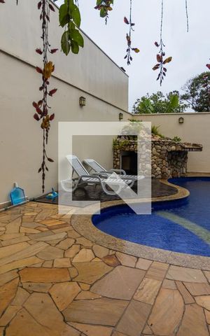 Casa à venda com 407m², 3 quartos e 4 vagas Casa à venda com 407m², 3 quartos e 4 vagasArea da Piscina