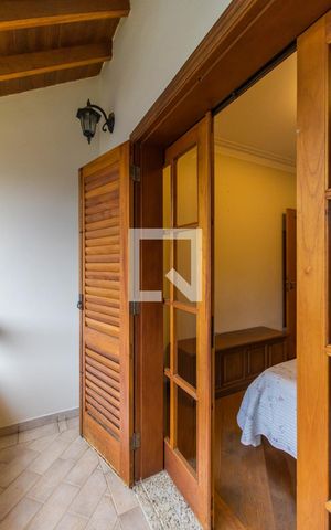 Casa à venda com 407m², 3 quartos e 4 vagas Casa à venda com 407m², 3 quartos e 4 vagasSacada do Quarto 3