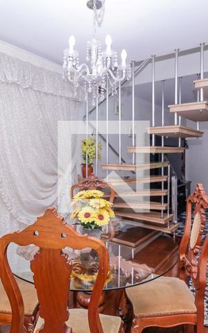 Casa à venda com 170m², 3 quartos e 2 vagas Casa à venda com 170m², 3 quartos e 2 vagasSala