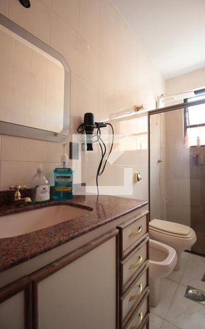 Casa à venda com 285m², 4 quartos e 4 vagasBanheiro 