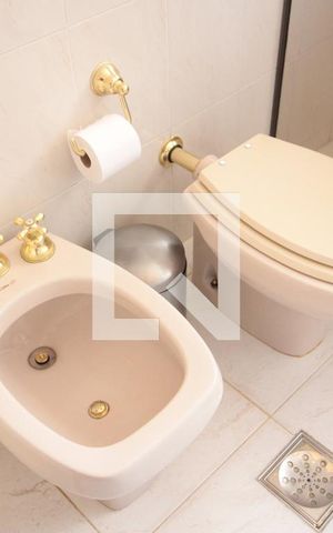 Casa à venda com 285m², 4 quartos e 4 vagasBanheiro 