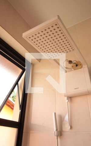 Casa à venda com 285m², 4 quartos e 4 vagasSuíte banheiro 