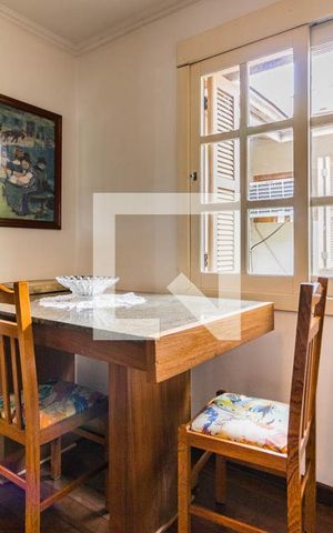Casa à venda com 350m², 5 quartos e 4 vagas Casa à venda com 350m², 5 quartos e 4 vagasCopa