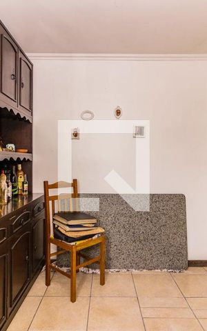 Casa à venda com 350m², 5 quartos e 4 vagas Casa à venda com 350m², 5 quartos e 4 vagasEscritório