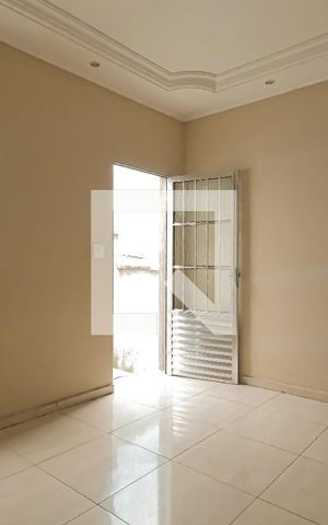 Casa para alugar com 76m², 2 quartos e sem vaga Casa para alugar com 76m², 2 quartos e sem vagaSala