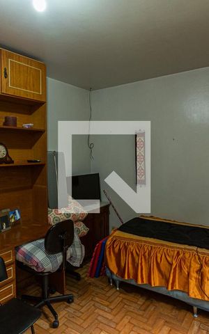 Casa à venda com 277m², 5 quartos e 3 vagas Casa à venda com 277m², 5 quartos e 3 vagasQuarto 4
