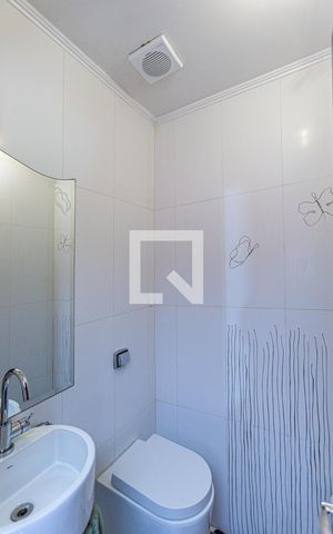 Casa à venda com 277m², 5 quartos e 3 vagas Casa à venda com 277m², 5 quartos e 3 vagasLavabo