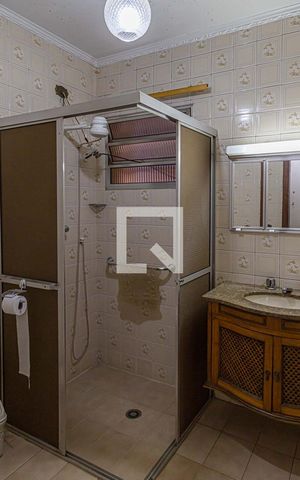 Casa à venda com 246m², 4 quartos e 2 vagasBanheiro 2