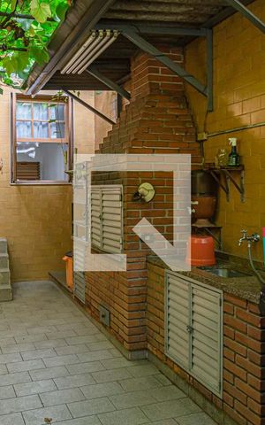 Casa à venda com 246m², 4 quartos e 2 vagasChurrasqueira