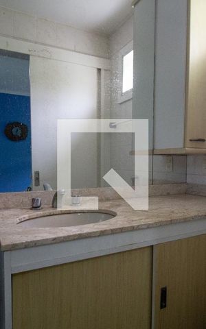 Casa de condomínio para alugar com 240m², 4 quartos e 2 vagas Casa de condomínio para alugar com 240m², 4 quartos e 2 vagasBanheiro da Suíte 3