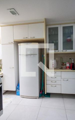 Casa de condomínio para alugar com 240m², 4 quartos e 2 vagas Casa de condomínio para alugar com 240m², 4 quartos e 2 vagasCozinha