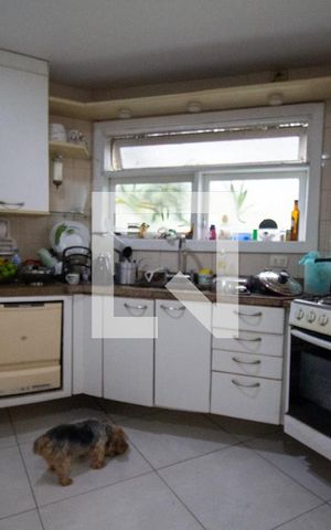 Casa de condomínio para alugar com 240m², 4 quartos e 2 vagas Casa de condomínio para alugar com 240m², 4 quartos e 2 vagasCozinha