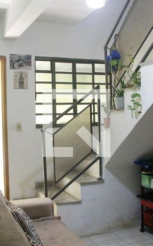 Casa à venda com 177m², 3 quartos e 2 vagas Casa à venda com 177m², 3 quartos e 2 vagasSala