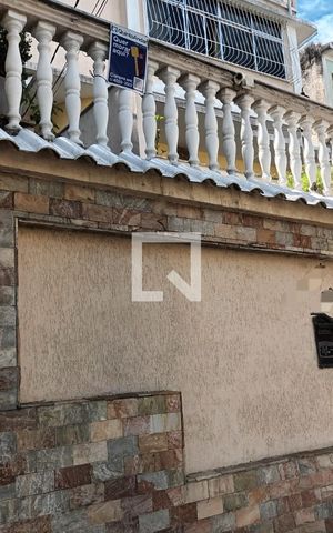 Casa à venda com 300m², 4 quartos e 1 vaga Casa à venda com 300m², 4 quartos e 1 vagaFachada