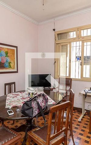 Casa à venda com 150m², 3 quartos e 4 vagas Casa à venda com 150m², 3 quartos e 4 vagasCopa