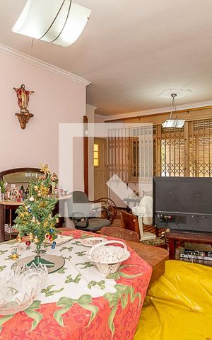 Casa à venda com 150m², 3 quartos e 4 vagas Casa à venda com 150m², 3 quartos e 4 vagasSala