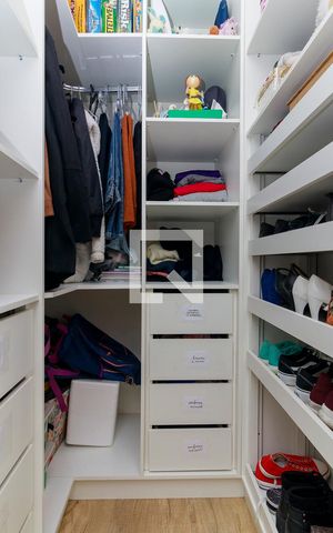 Casa de condomínio à venda com 800m², 6 quartos e 4 vagas Casa de condomínio à venda com 800m², 6 quartos e 4 vagasSuíte 4 - Closet