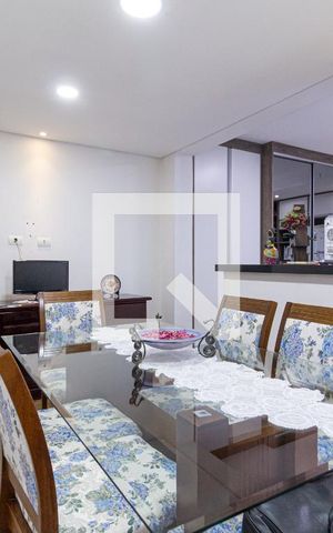 Casa para alugar com 220m², 3 quartos e 2 vagas Casa para alugar com 220m², 3 quartos e 2 vagasSala de jantar