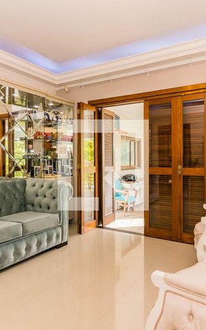 Casa à venda com 296m², 4 quartos e 2 vagas Casa à venda com 296m², 4 quartos e 2 vagasSala