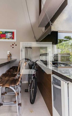 Casa à venda com 296m², 4 quartos e 2 vagas Casa à venda com 296m², 4 quartos e 2 vagasEspaço Gourmet