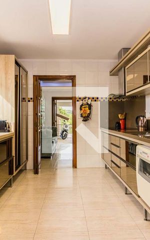 Casa à venda com 296m², 4 quartos e 2 vagas Casa à venda com 296m², 4 quartos e 2 vagasCozinha