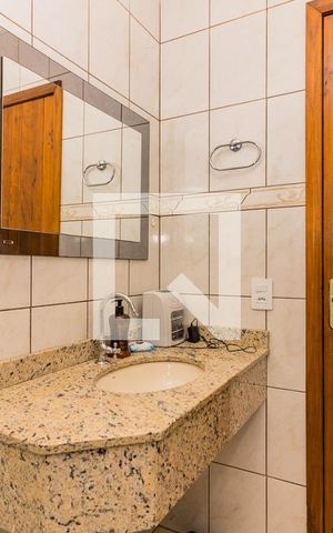 Casa à venda com 296m², 4 quartos e 2 vagas Casa à venda com 296m², 4 quartos e 2 vagasBanheiro