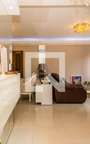 Casa à venda com 296m², 4 quartos e 2 vagas Casa à venda com 296m², 4 quartos e 2 vagasHall de Entrada
