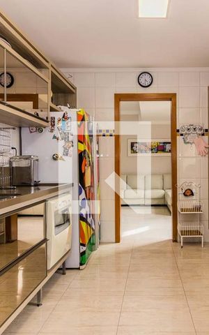 Casa à venda com 296m², 4 quartos e 2 vagas Casa à venda com 296m², 4 quartos e 2 vagasCozinha