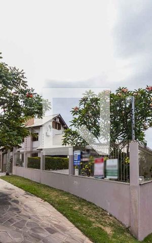 Casa à venda com 296m², 4 quartos e 2 vagas Casa à venda com 296m², 4 quartos e 2 vagasFachada
