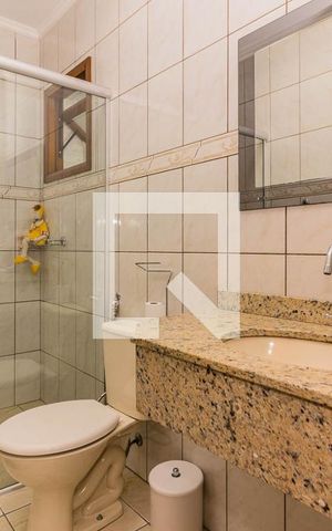 Casa à venda com 296m², 4 quartos e 2 vagas Casa à venda com 296m², 4 quartos e 2 vagasBanheiro