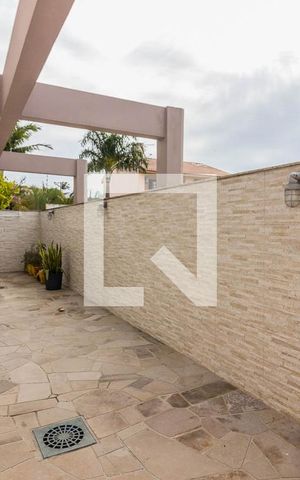 Casa à venda com 296m², 4 quartos e 2 vagas Casa à venda com 296m², 4 quartos e 2 vagasQuintal