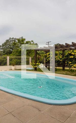 Casa à venda com 296m², 4 quartos e 2 vagas Casa à venda com 296m², 4 quartos e 2 vagasPiscina