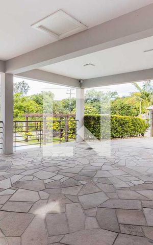 Casa à venda com 296m², 4 quartos e 2 vagas Casa à venda com 296m², 4 quartos e 2 vagasGaragem