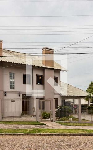 Casa à venda com 296m², 4 quartos e 2 vagas Casa à venda com 296m², 4 quartos e 2 vagasFachada
