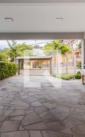 Casa à venda com 296m², 4 quartos e 2 vagas Casa à venda com 296m², 4 quartos e 2 vagasGaragem