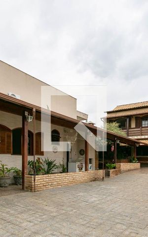 Casa à venda com 463m², 4 quartos e 10 vagas Casa à venda com 463m², 4 quartos e 10 vagasGaragem