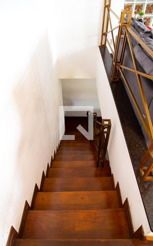 Apartamento à venda com 201m², 2 quartos e 3 vagasEscada