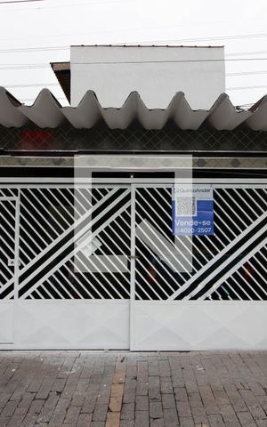 Casa à venda com 180m², 3 quartos e 2 vagas Casa à venda com 180m², 3 quartos e 2 vagasFachada