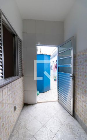 Casa para alugar com 36m², 1 quarto e sem vaga Casa para alugar com 36m², 1 quarto e sem vagaEntrada