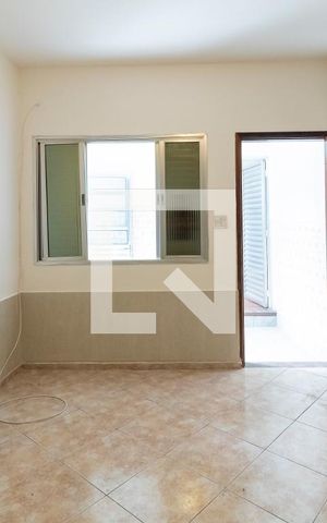 Casa para alugar com 36m², 1 quarto e sem vaga Casa para alugar com 36m², 1 quarto e sem vagaSala/Quarto