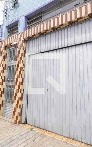 Casa para alugar com 36m², 1 quarto e sem vaga Casa para alugar com 36m², 1 quarto e sem vagaFachada