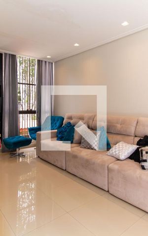 Casa à venda com 150m², 4 quartos e 8 vagas Casa à venda com 150m², 4 quartos e 8 vagasSala