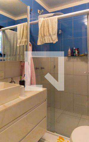 Casa à venda com 150m², 4 quartos e 8 vagas Casa à venda com 150m², 4 quartos e 8 vagasBanheiro da Suíte