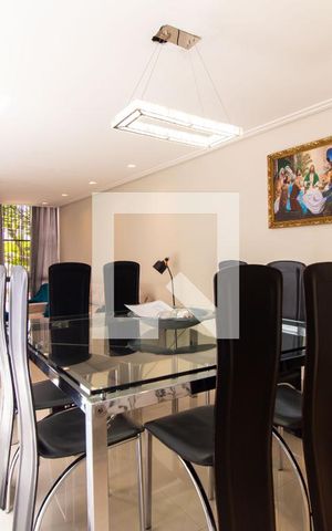 Casa à venda com 150m², 4 quartos e 8 vagas Casa à venda com 150m², 4 quartos e 8 vagasSala de Jantar