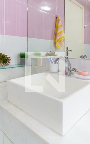 Casa à venda com 150m², 4 quartos e 8 vagas Casa à venda com 150m², 4 quartos e 8 vagasBanheiro