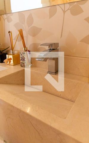 Casa à venda com 150m², 4 quartos e 8 vagas Casa à venda com 150m², 4 quartos e 8 vagasLavabo