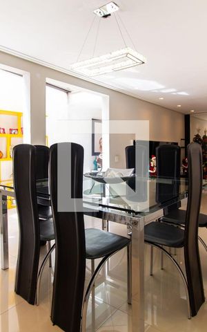 Casa à venda com 150m², 4 quartos e 8 vagas Casa à venda com 150m², 4 quartos e 8 vagasSala de Jantar
