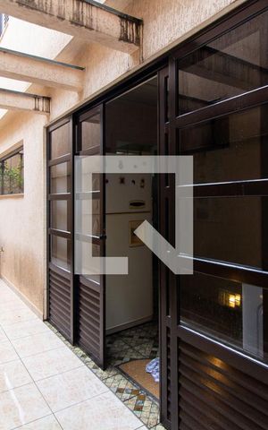 Casa à venda com 150m², 4 quartos e 8 vagas Casa à venda com 150m², 4 quartos e 8 vagasCorredor Lateral