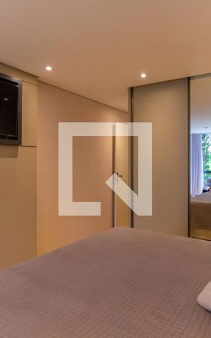 Casa à venda com 150m², 4 quartos e 8 vagas Casa à venda com 150m², 4 quartos e 8 vagasSuíte