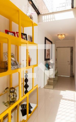 Casa à venda com 150m², 4 quartos e 8 vagas Casa à venda com 150m², 4 quartos e 8 vagasHall de entrada